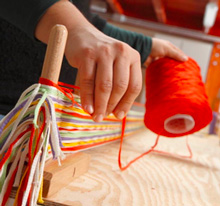 lavorazione dei portapenne in tessuto Leonardo