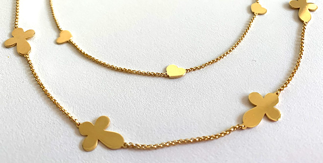 Collana in argento dorato con croci e cuori